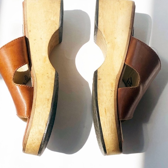 SOLD Vintage 70s "MIA" Brazilian Platform Sandals - Picture 5 of 16